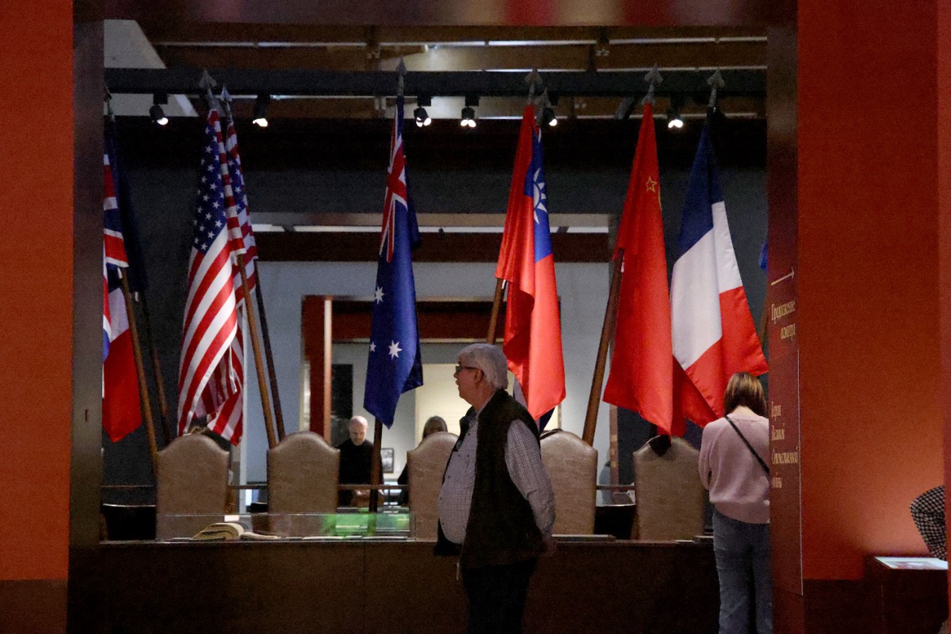 Россия и Запад находятся в периоде турбулентности, считают в Госдуме