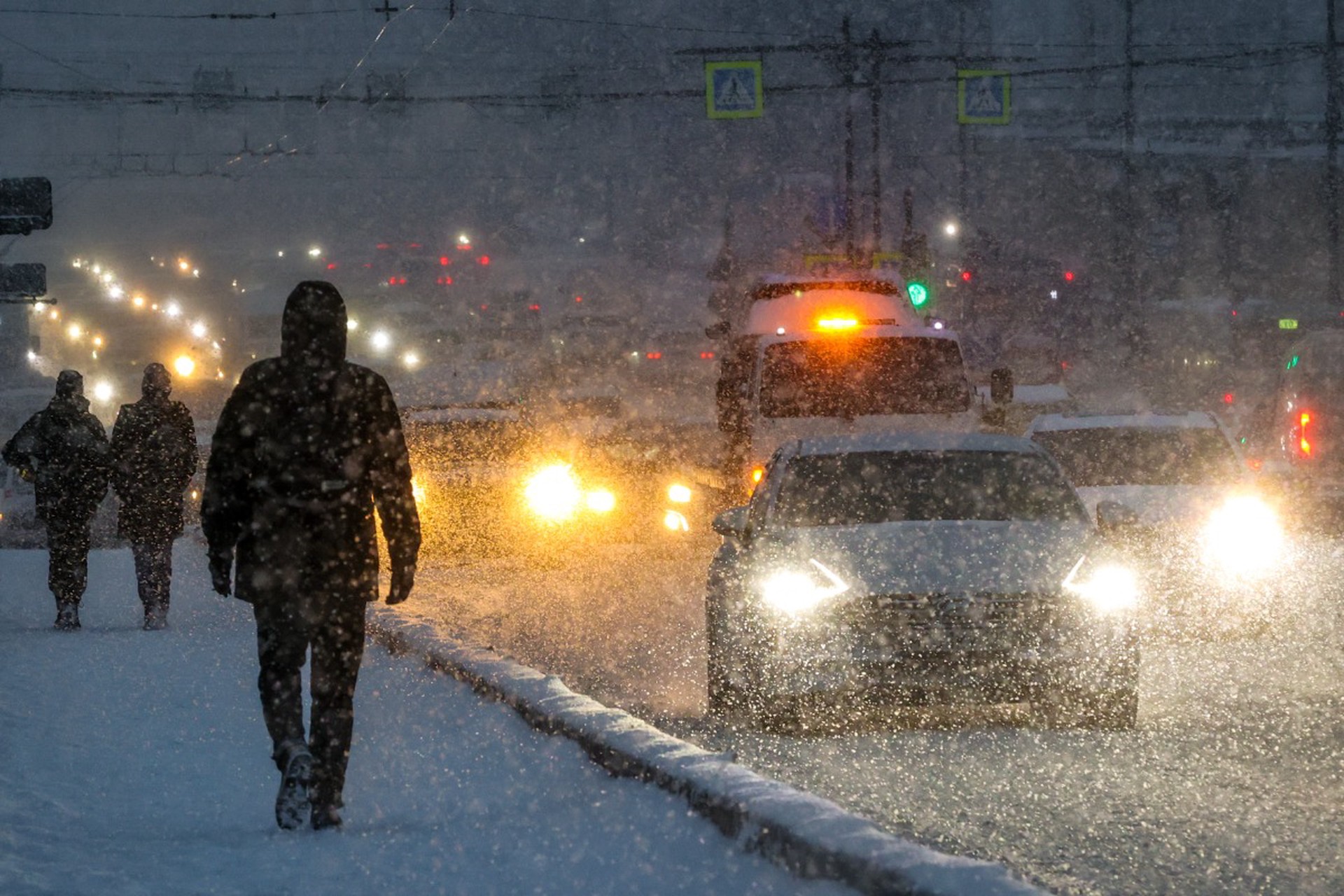 Автоэксперт напомнил о жизненно важных правилах управления машиной в гололед