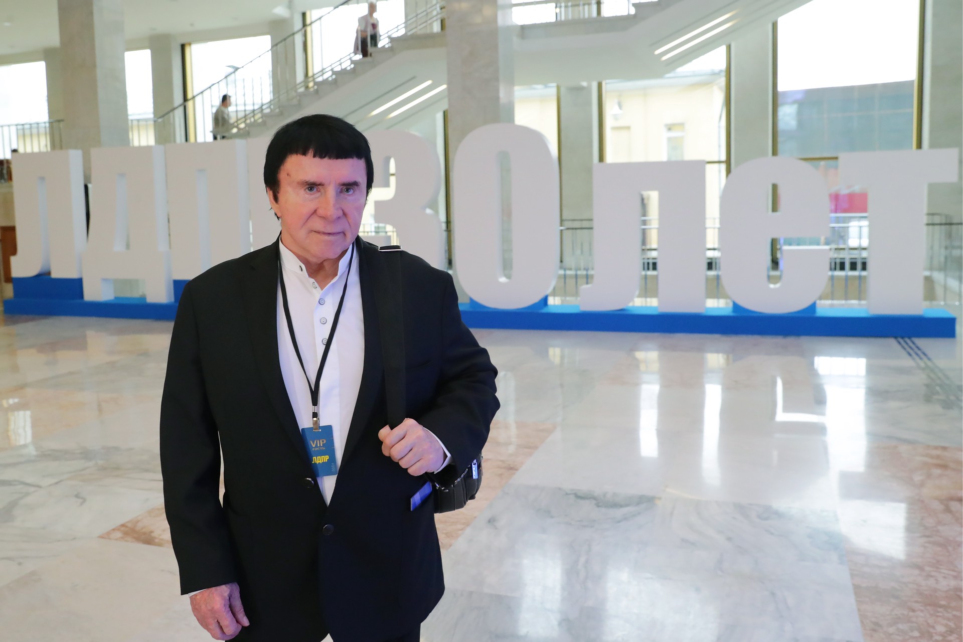 Стало известно, почему Кашпировский «лечит» людей песнями Малинина