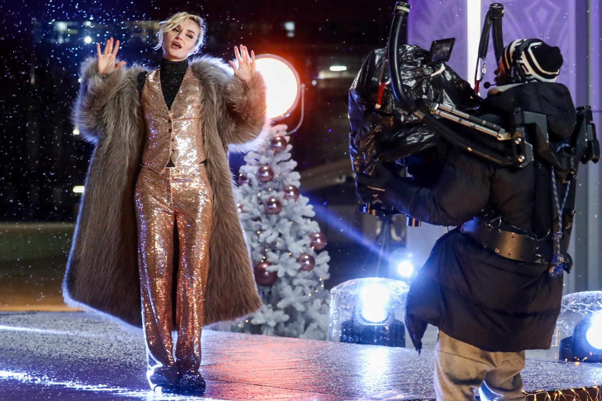 Стало известно, сколько миллионов заработают артисты под Новый год