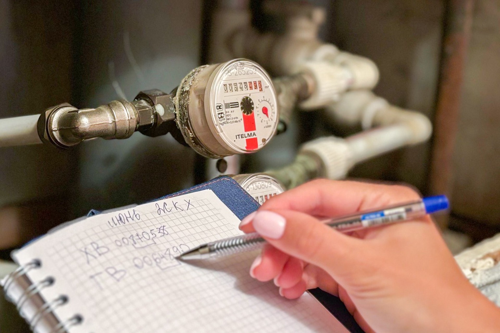 Оплакивая счета: какие лайфхаки позволят россиянам сэкономить на ЖКУ