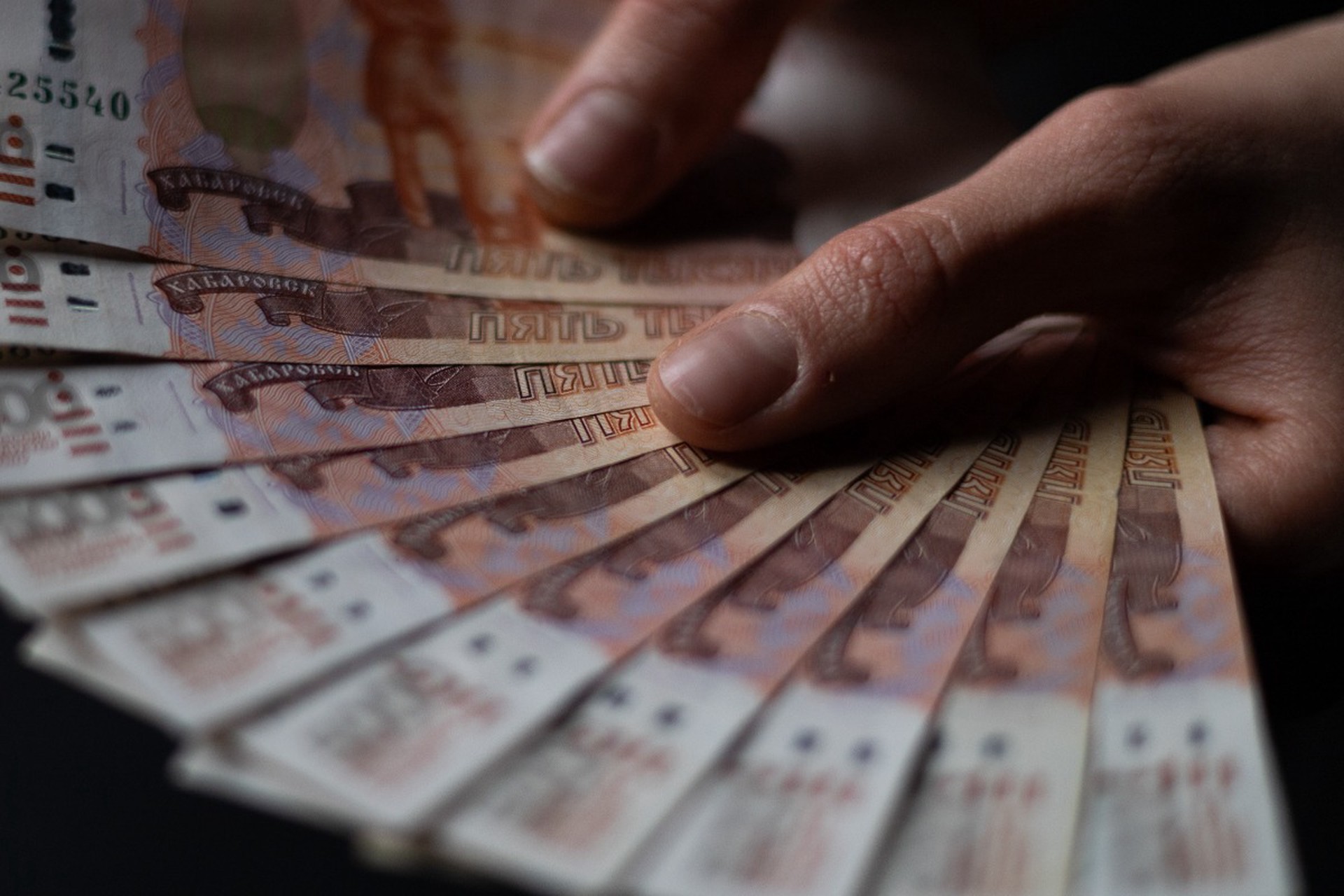 Куда вложить деньги в конце 2025 года: обзор инструментов для сохранения и приумножения капитала