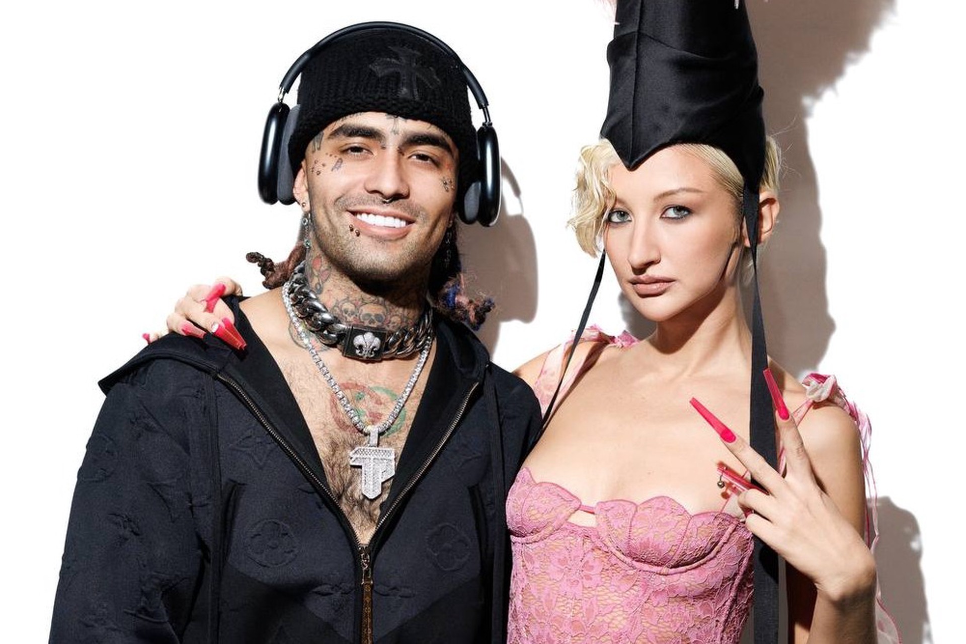 Стало известно, за какие суммы MARGO покупает «дружбу» с западными звездами