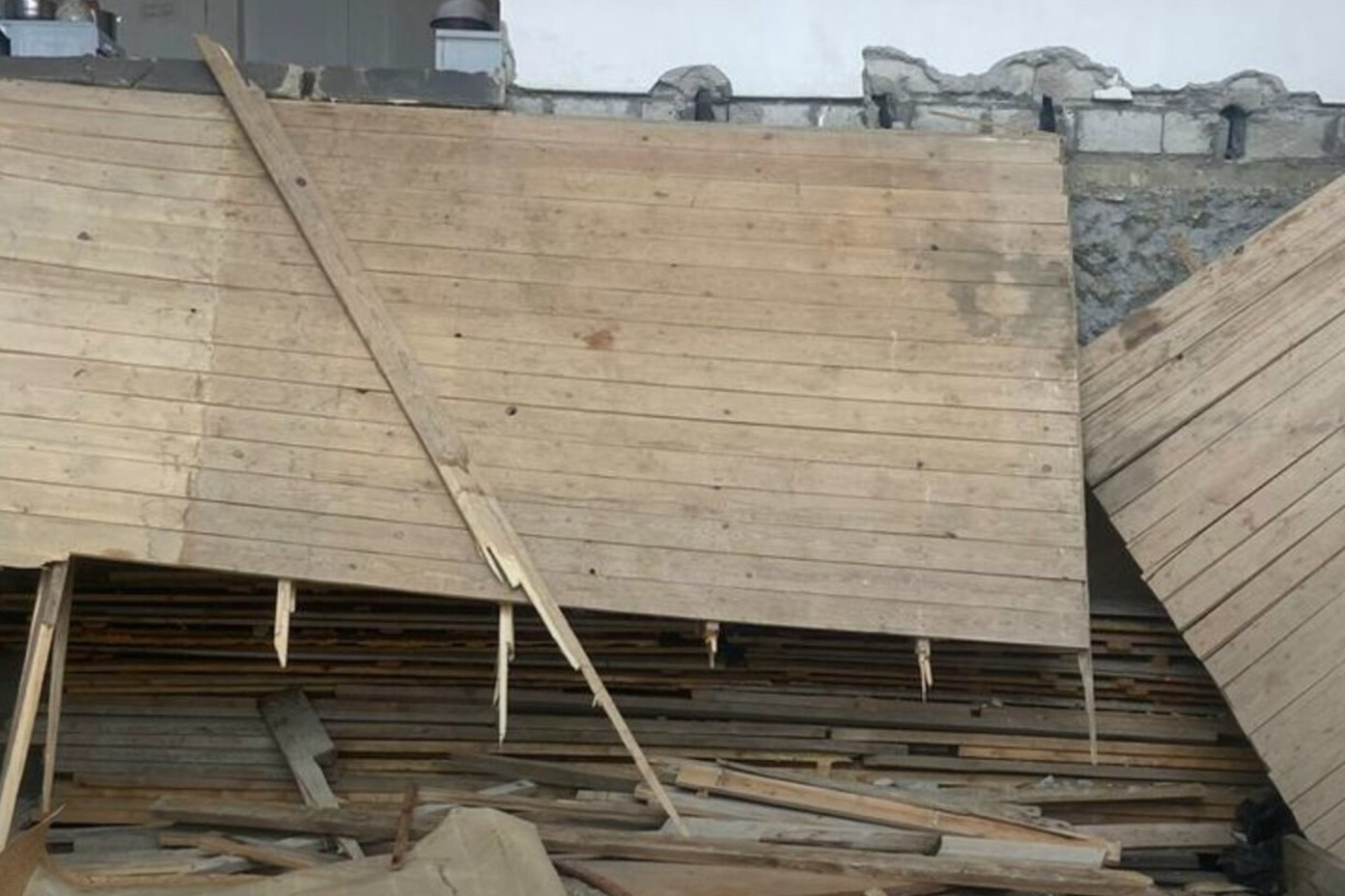 Число пострадавших при обрушении балкона в Чечне выросло до 42