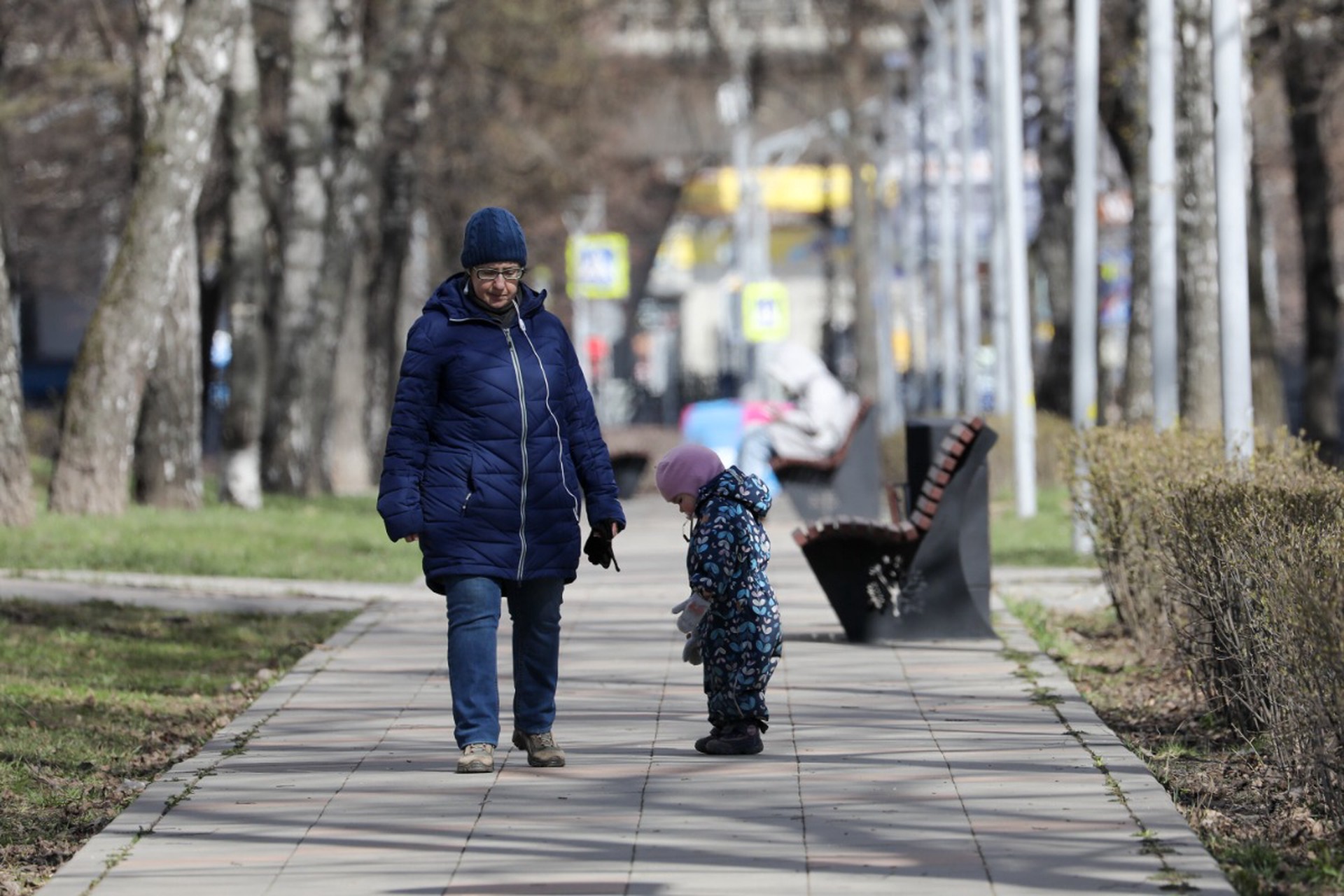 Родителей призвали учить детей не трогать бесхозные предметы на улице