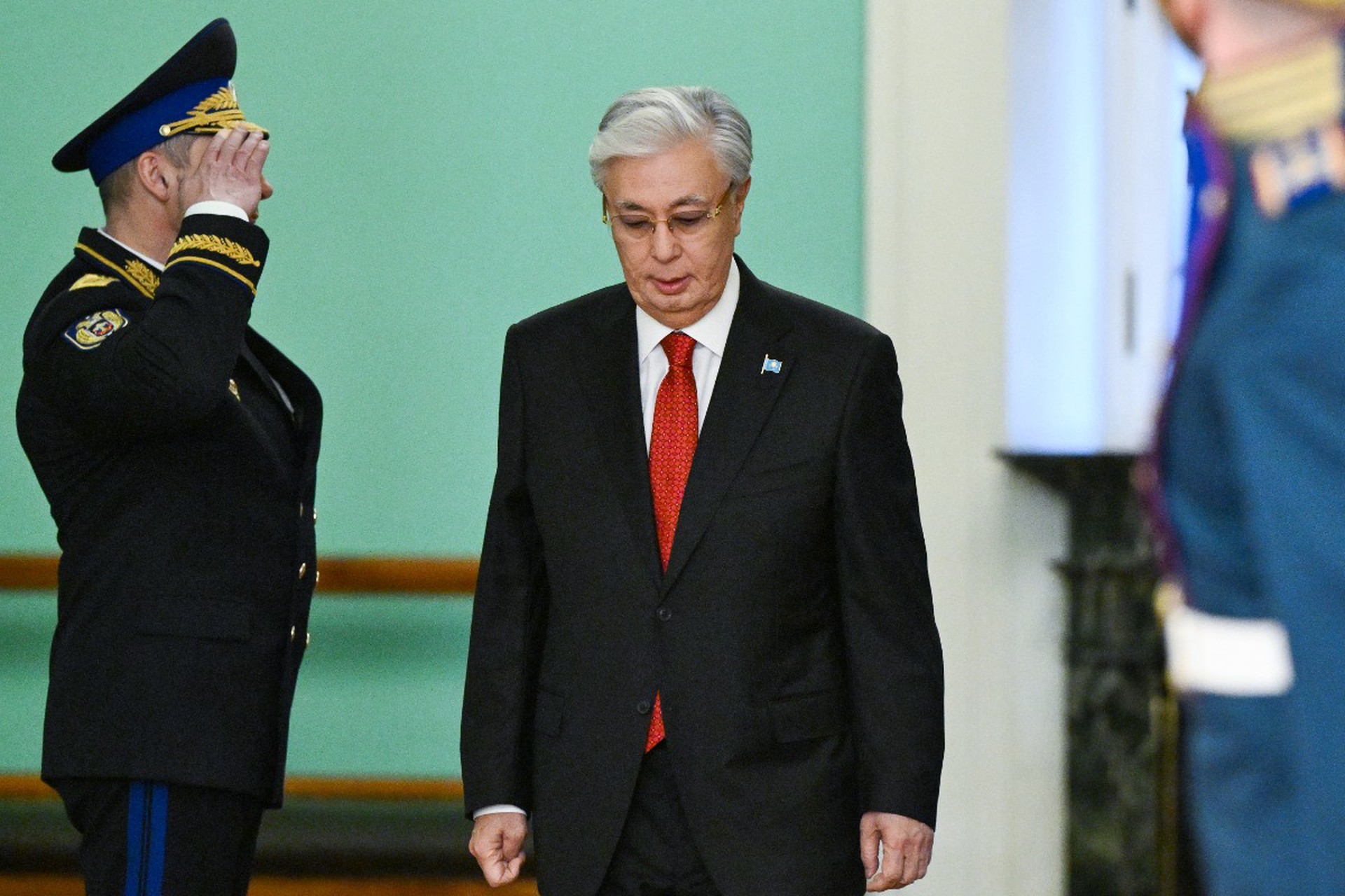 Лесть на рожон: почему лидер Казахстана вежлив не только с Россией, но и с США