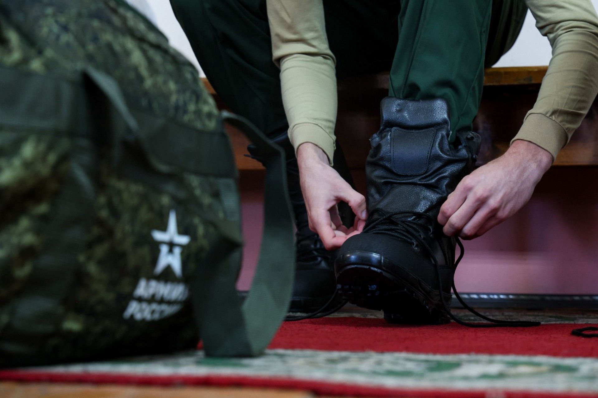 «Это долг, а не работа»: в Госдуме объяснили, почему отказались повышать оклад срочникам