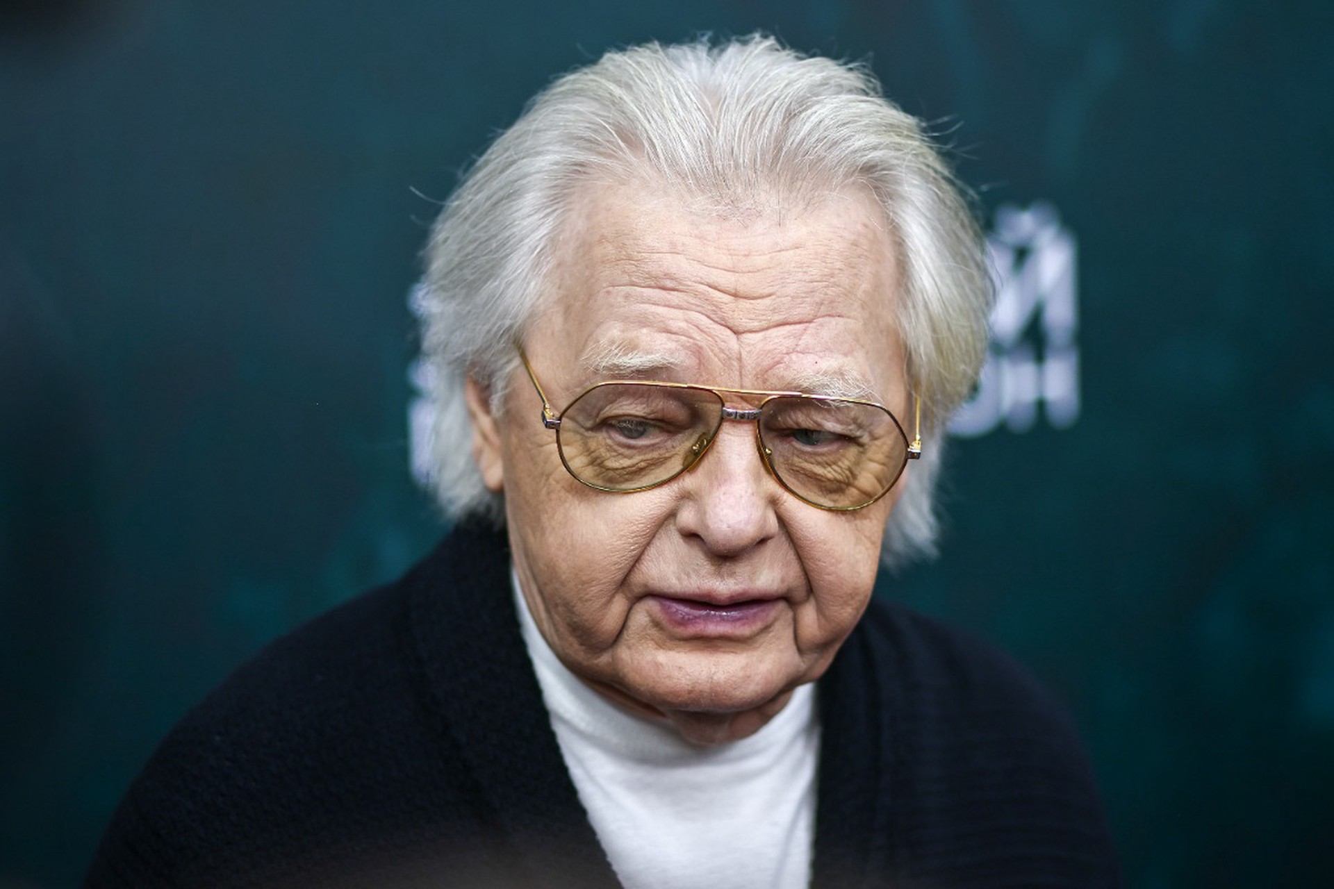 Антонов посоветовал сидеть дома 71-летнему гитаристу Лолиты