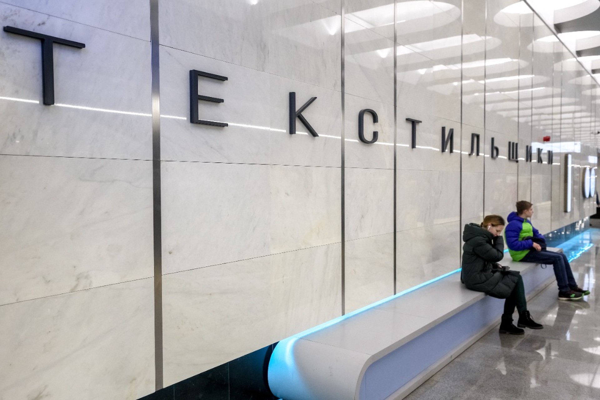 Пенсионерка избила девушку в метро