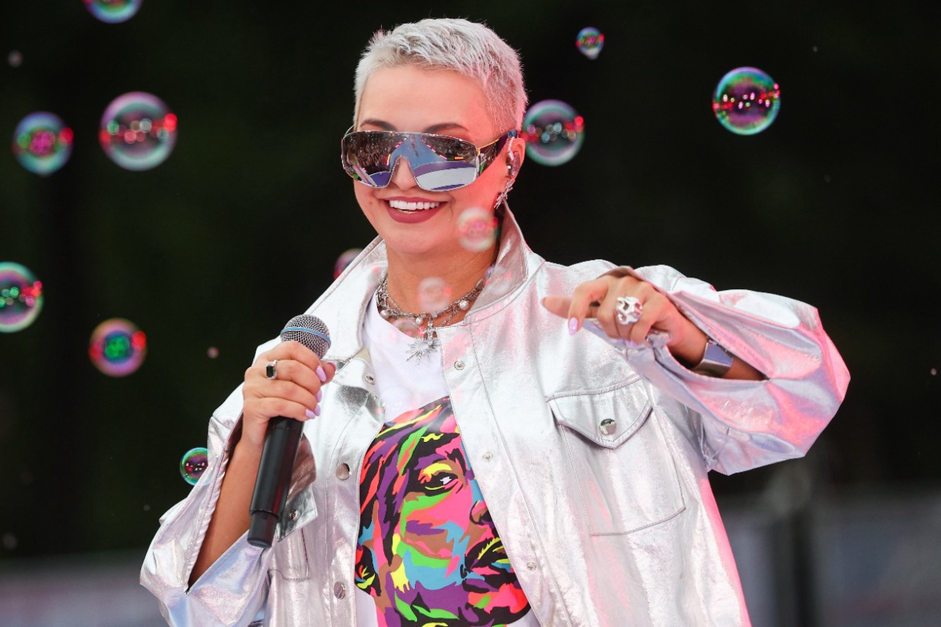 Чувство контакта: почему мы можем поверить в дружбу Кати Лель с инопланетянами