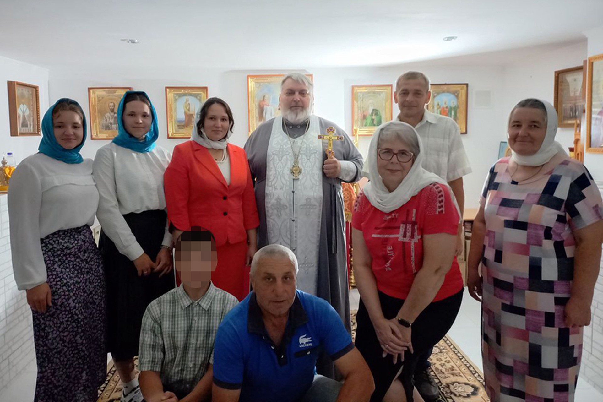 Боевики ВСУ убили священника c женой и семью прихожан в ДНР