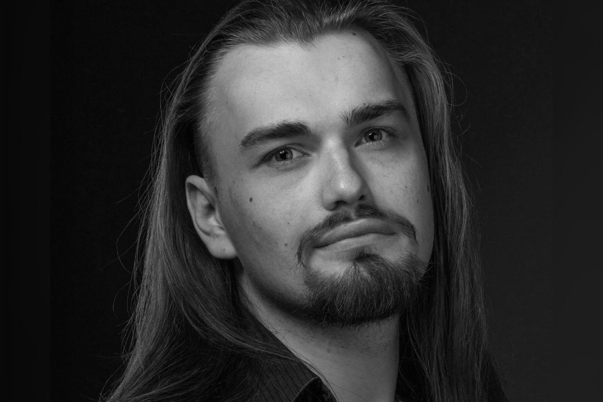 В возрасте 27 лет умер актер дубляжа Петр Вечерков