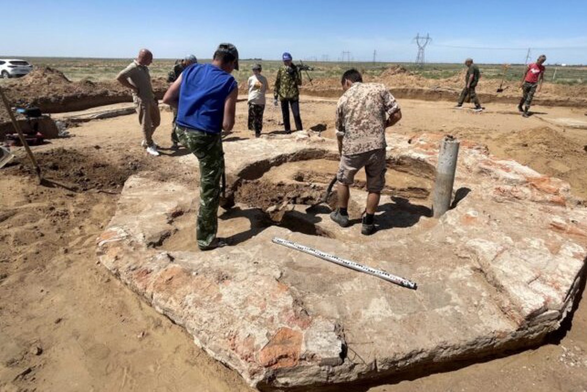 Археолог рассказал, что могут найти в обнаруженном под Астраханью мавзолее эпохи Золотой Орды
