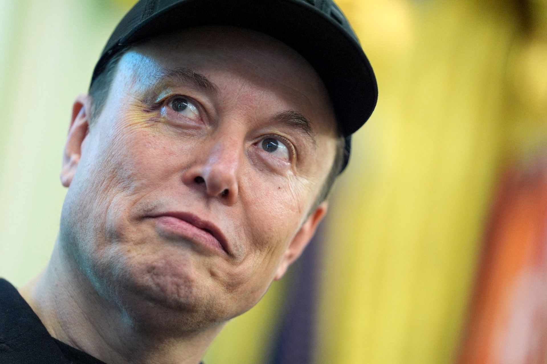 Маск заработает за год больше, чем все учителя начальных школ