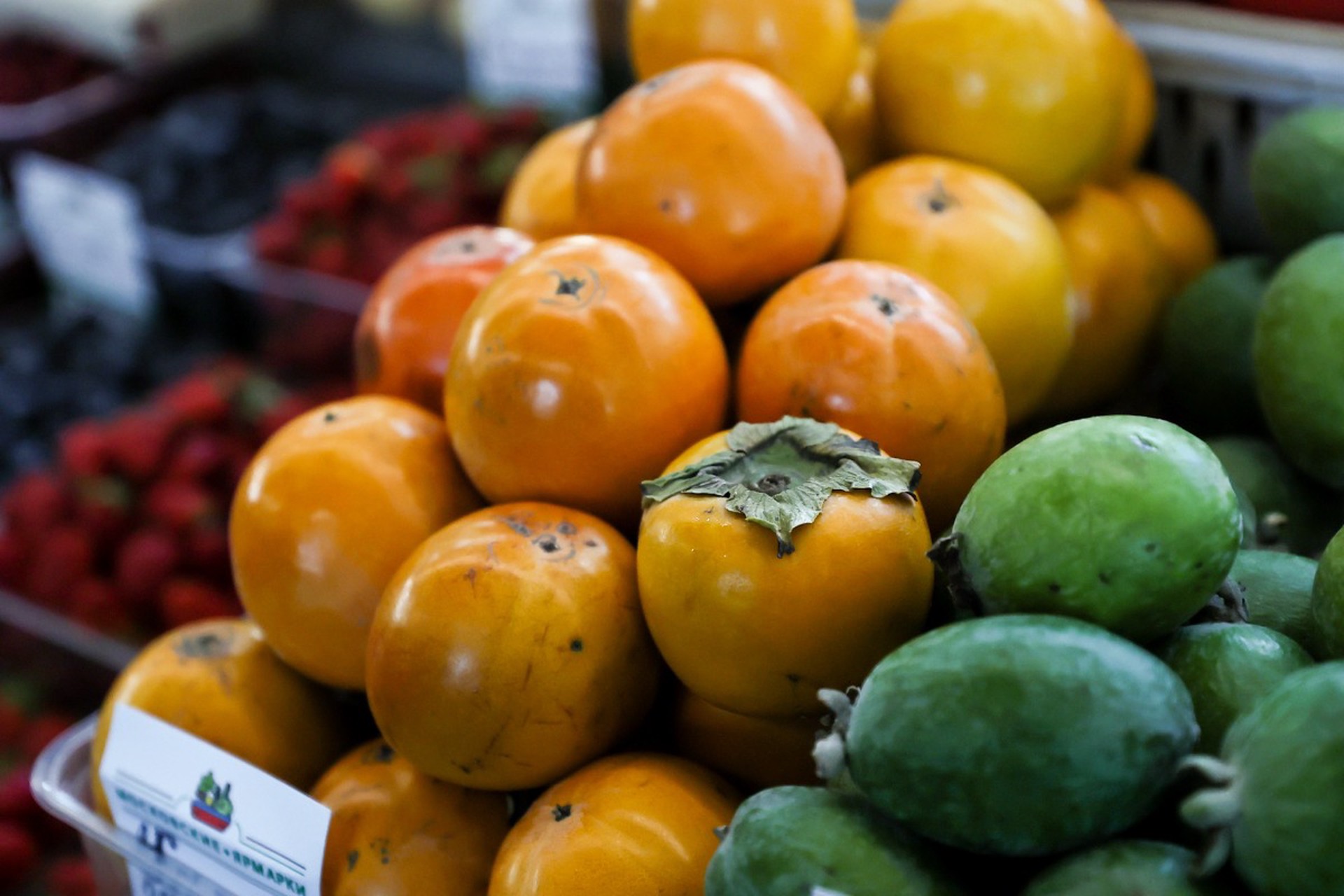 Стало известно, кому нельзя есть хурму