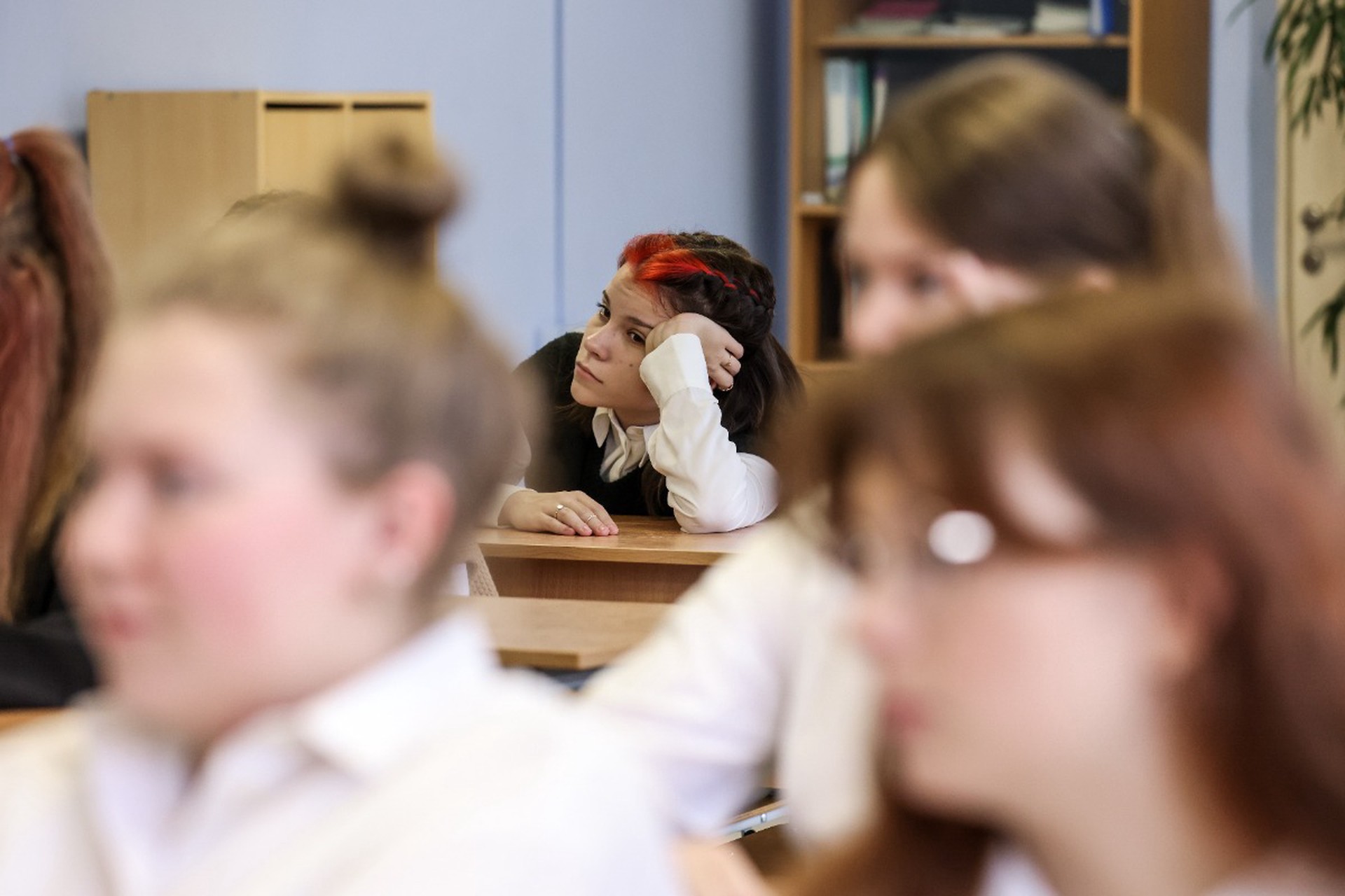 В России призвали рассказывать школьницам про эскорт в «Разговорах о важном»