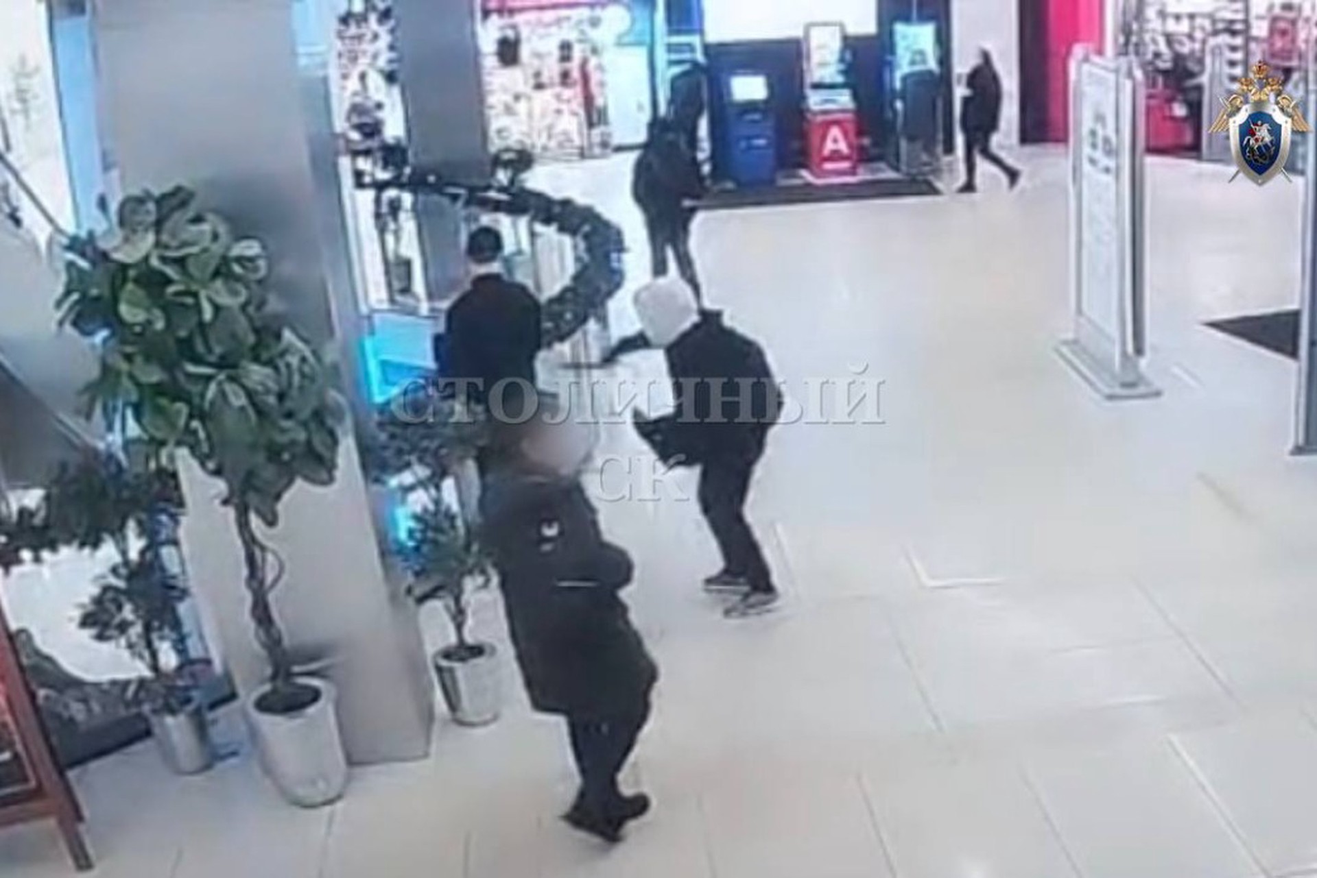 Подросток с ножом устроил резню в российском ТЦ