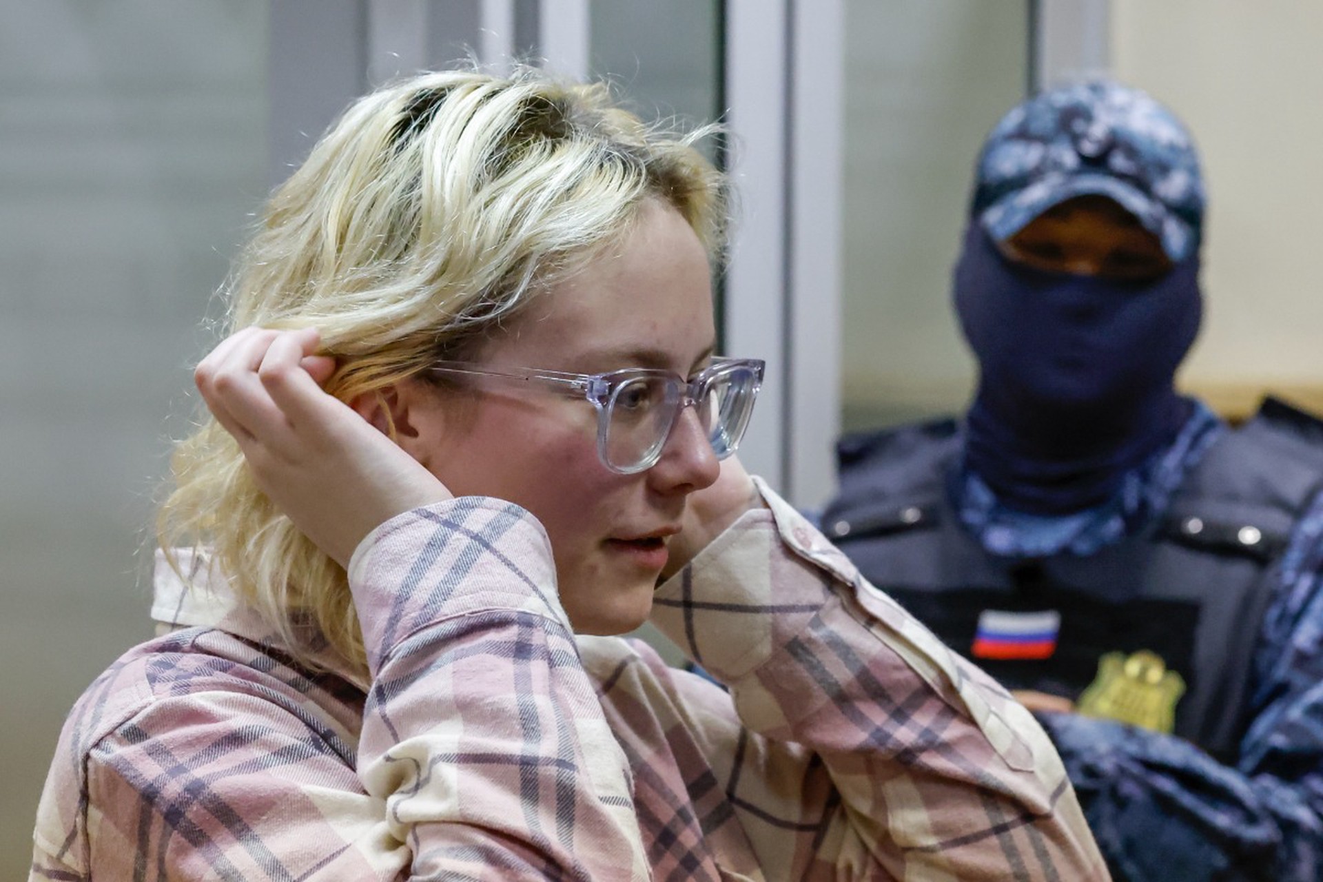 Спой спокойно: почему уличной певице Диане Логиновой лучше бы остаться в России