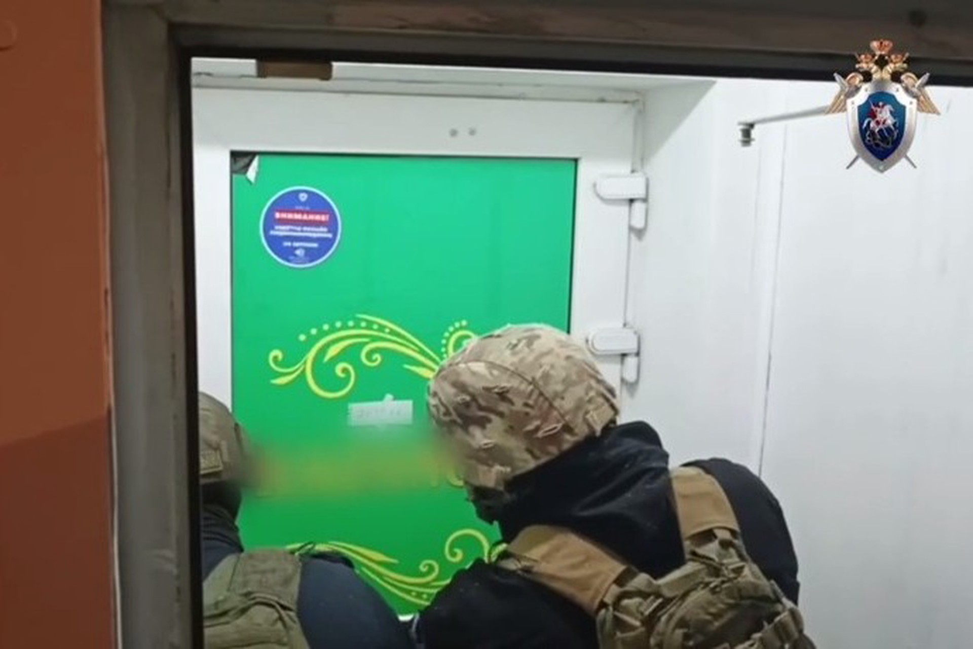 Продавщица взяла в заложники пришедших в магазин проверяющих