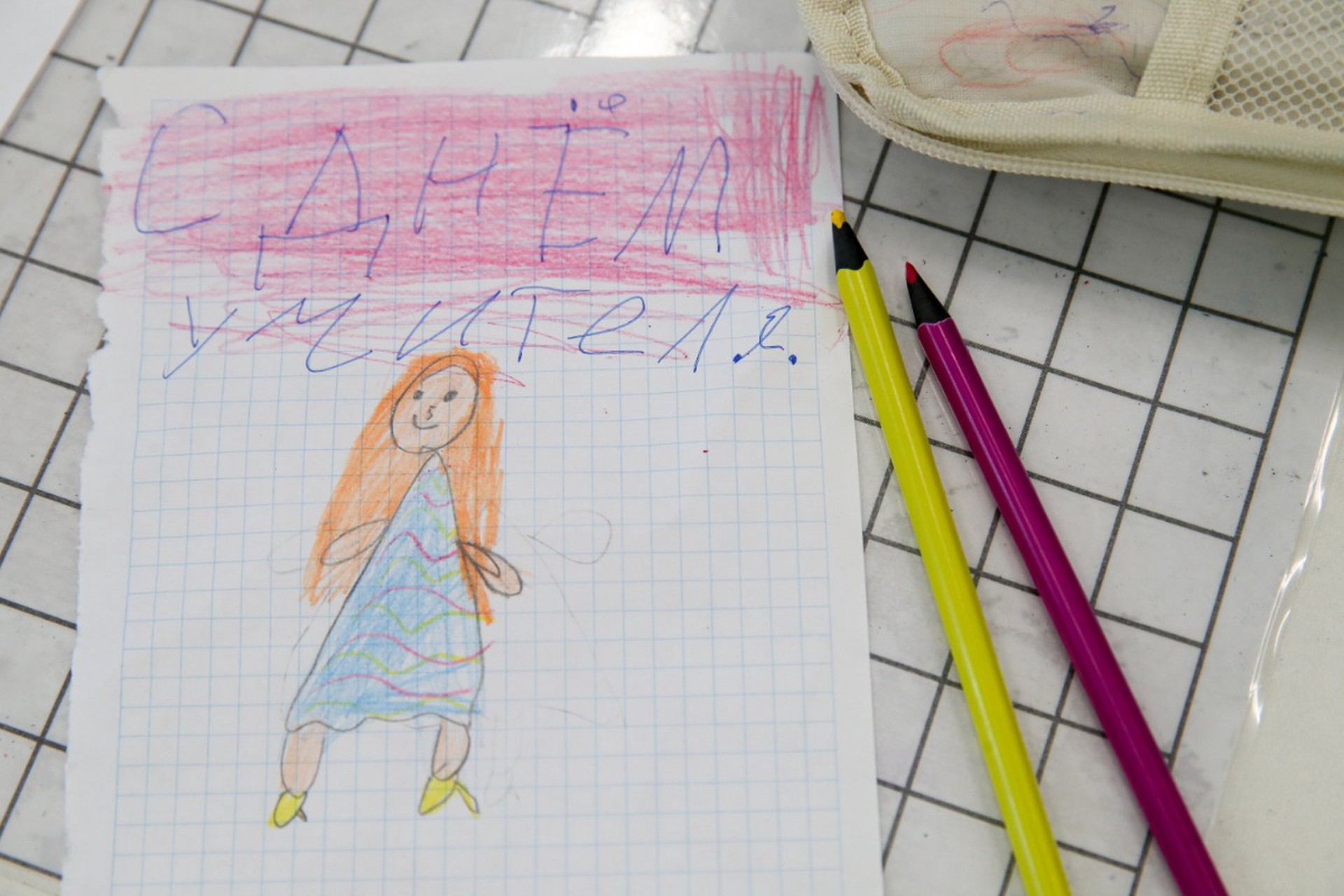 Учителям и врачам не разрешат принимать дорогие подарки