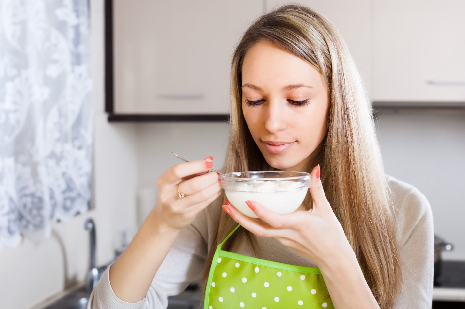 Россиян предупредили о риске впасть в кому после отравления йогуртом