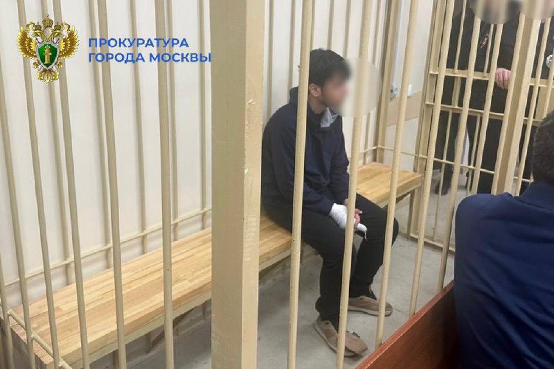 Напавший с ножом на полицейских подросток-мигрант арестован