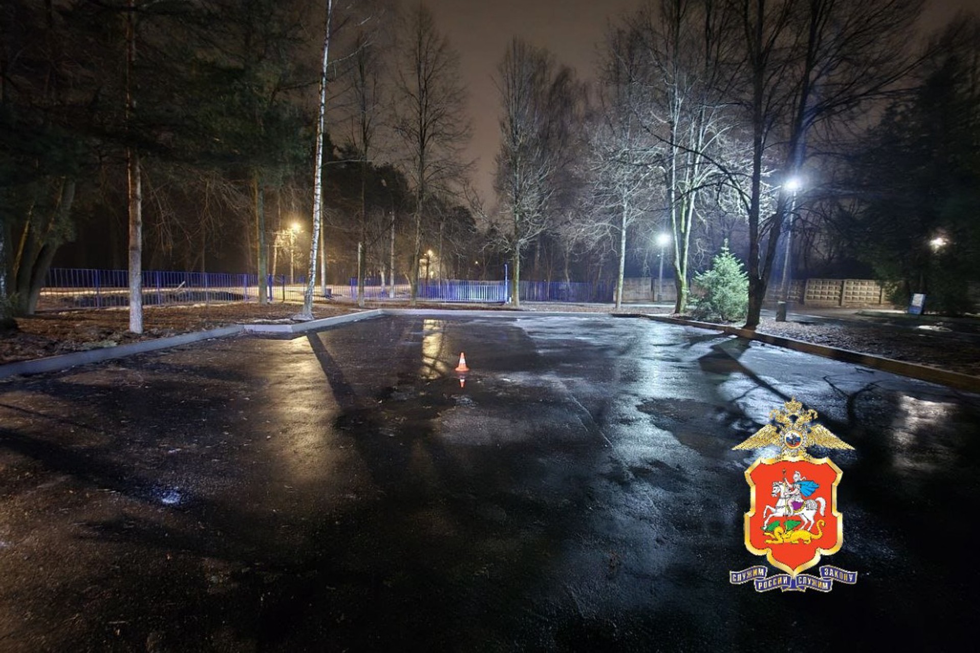 Женщина раздавила собственную дочь автомобилем