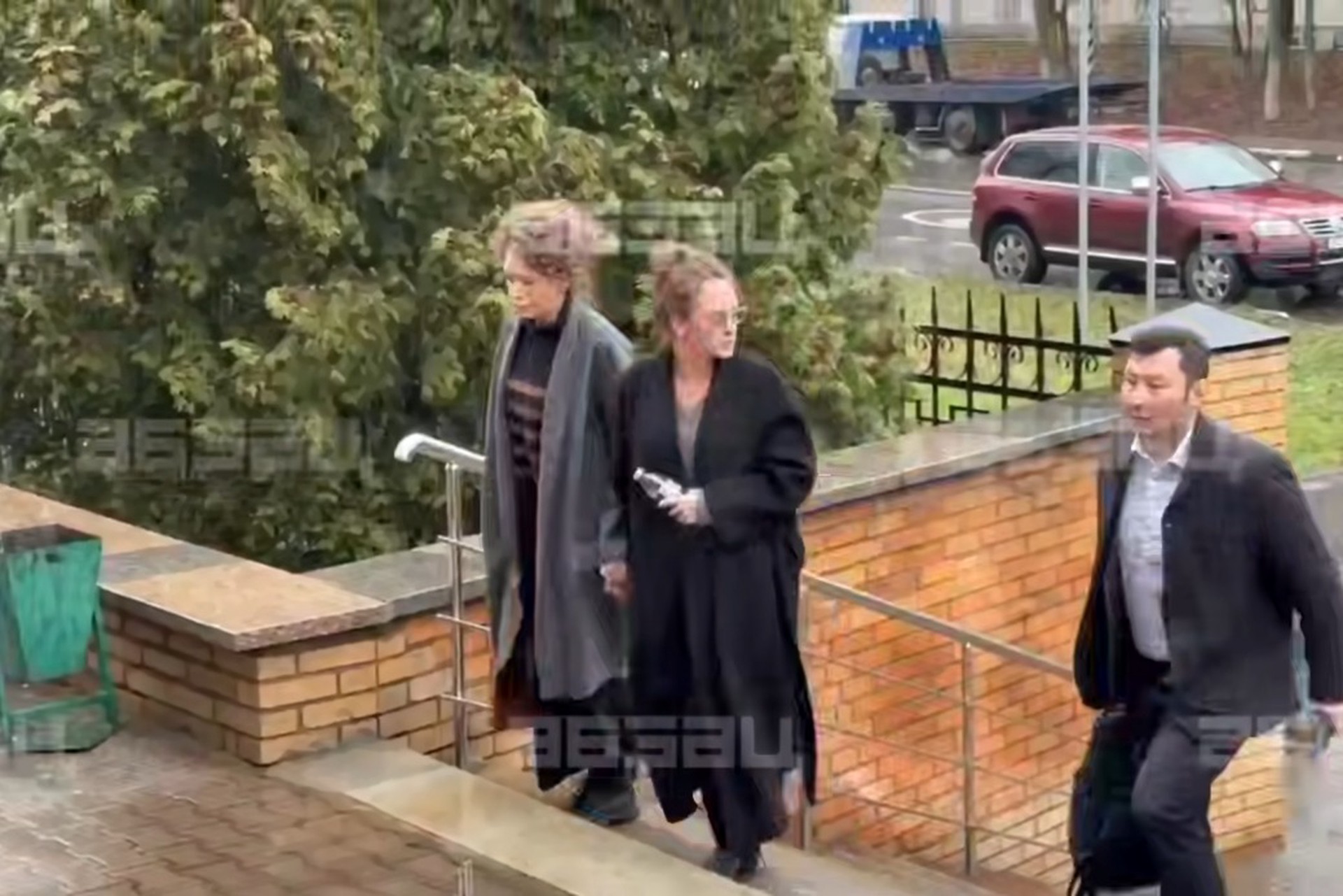 Актриса Тарасова пришла в суд со своей матерью