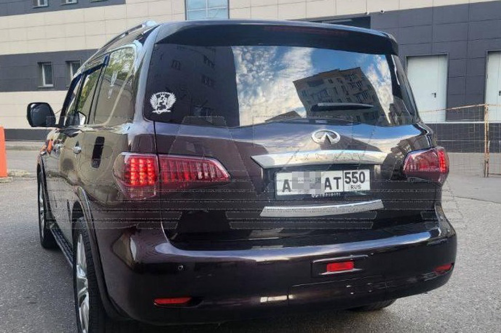 Водительские права отобрали за госномер без российского флага