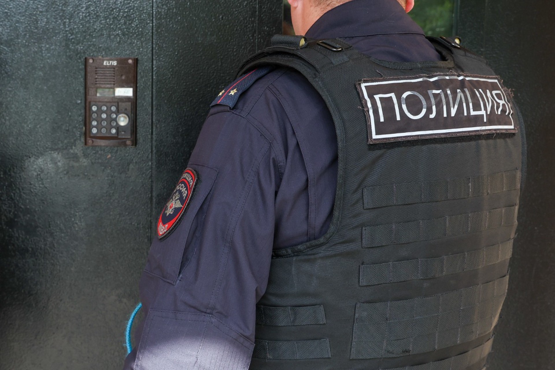 Россиян предупредили об аресте в случае отказа открыть дверь сотруднику полиции