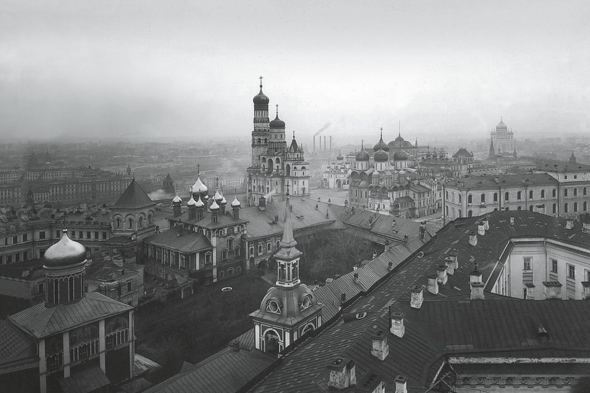 660 лет назад в центре Московского Кремля основан Чудов монастырь. История возникновения, легенды