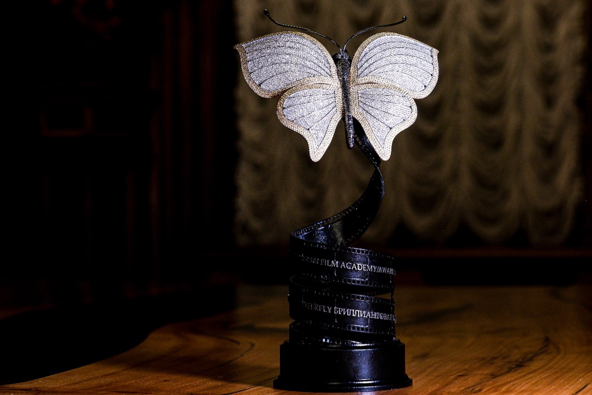 Одним взмахом: почему кинопремия «Бриллиантовая бабочка» будет несравненно лучше «Оскара»