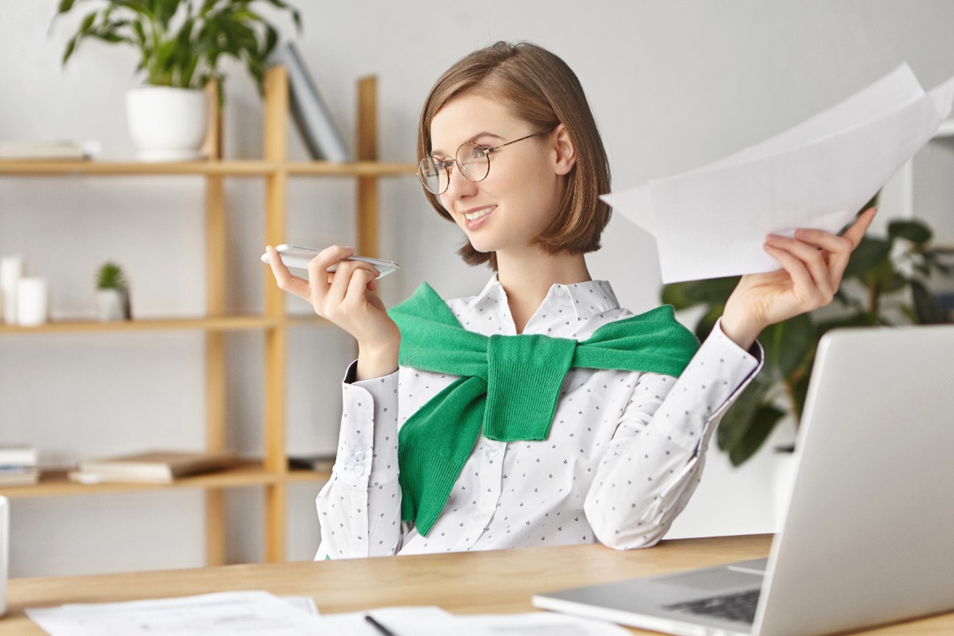 Стало известно, почему зрелые бухгалтерши падки на молодых юношей в рабочем коллективе