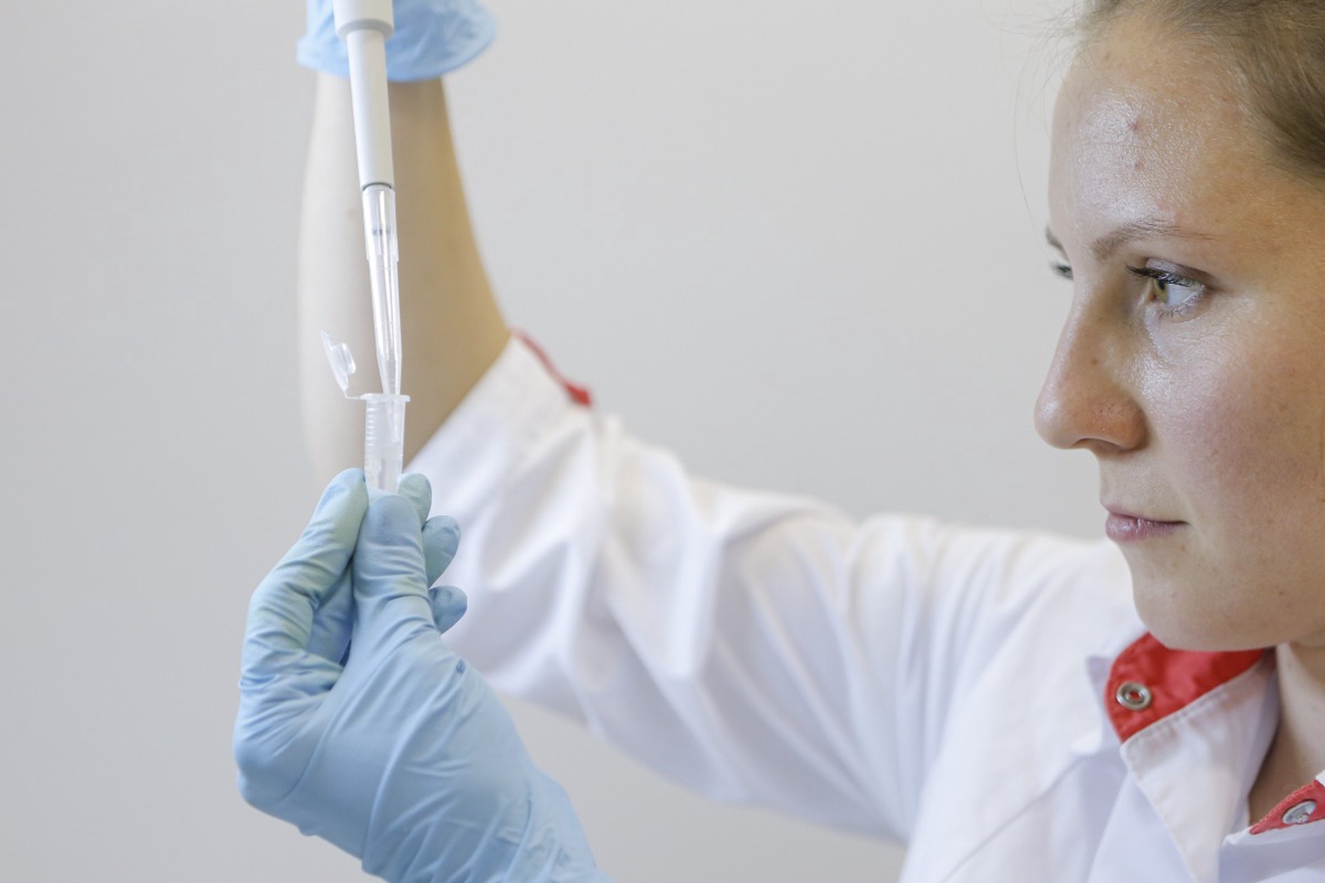 Вирус гриппа может захватить организм человека и жить в нем бесконечно, предупредил врач