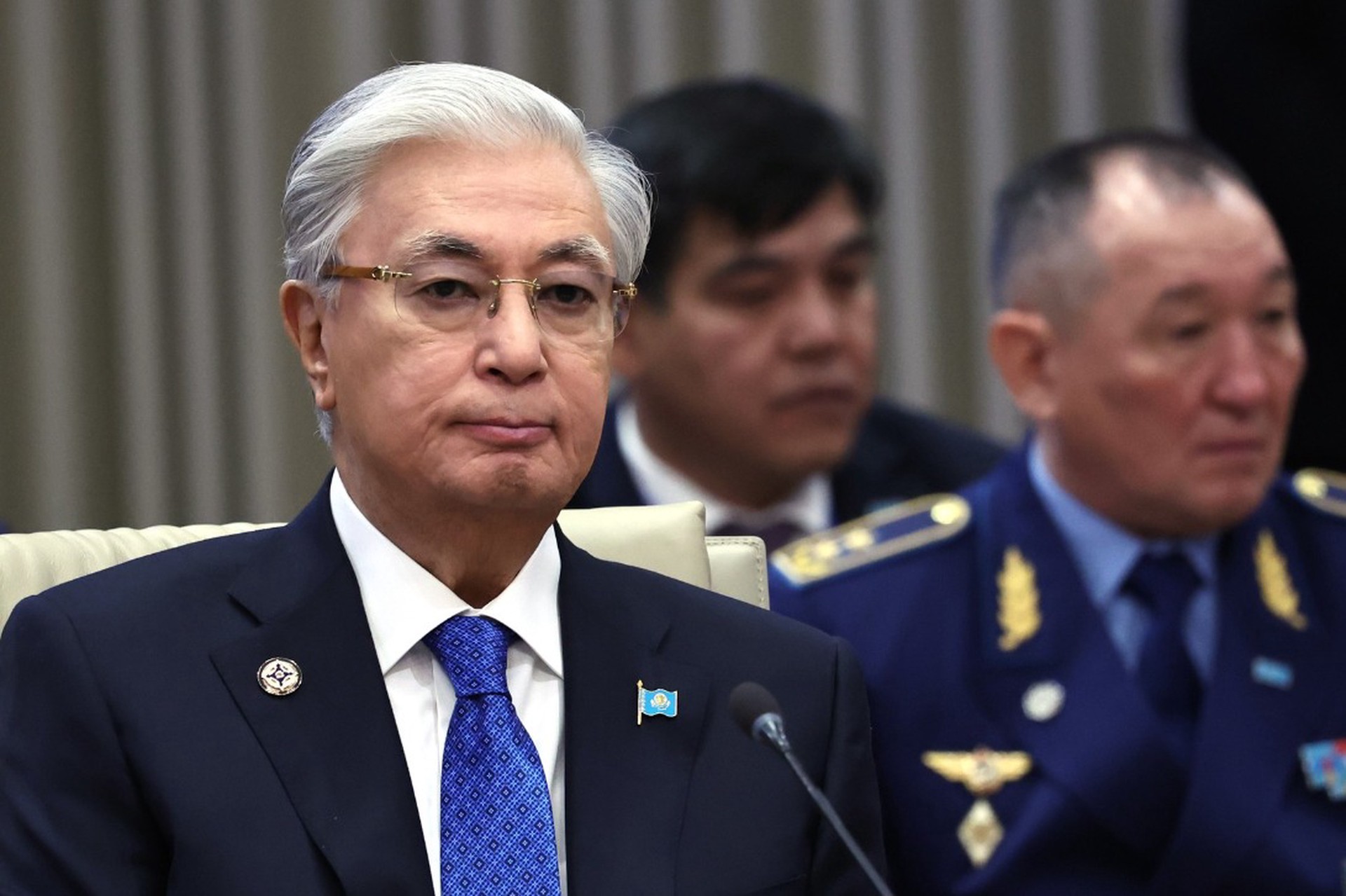 Токаев ввел «золотые визы» для инвесторов и айтишников