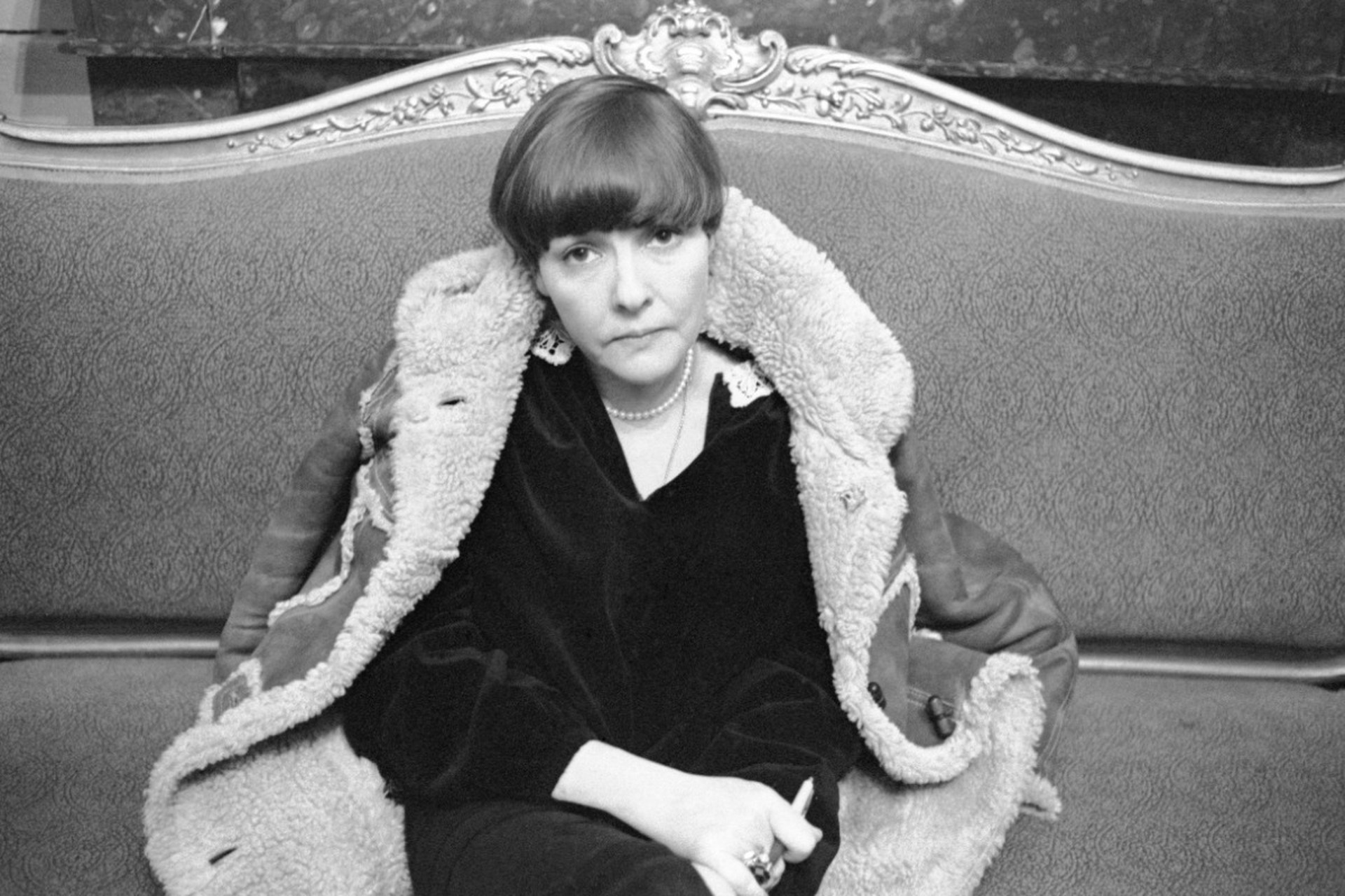 Черным по Белле: какие трагедии произошли в жизни поэтессы Ахмадулиной