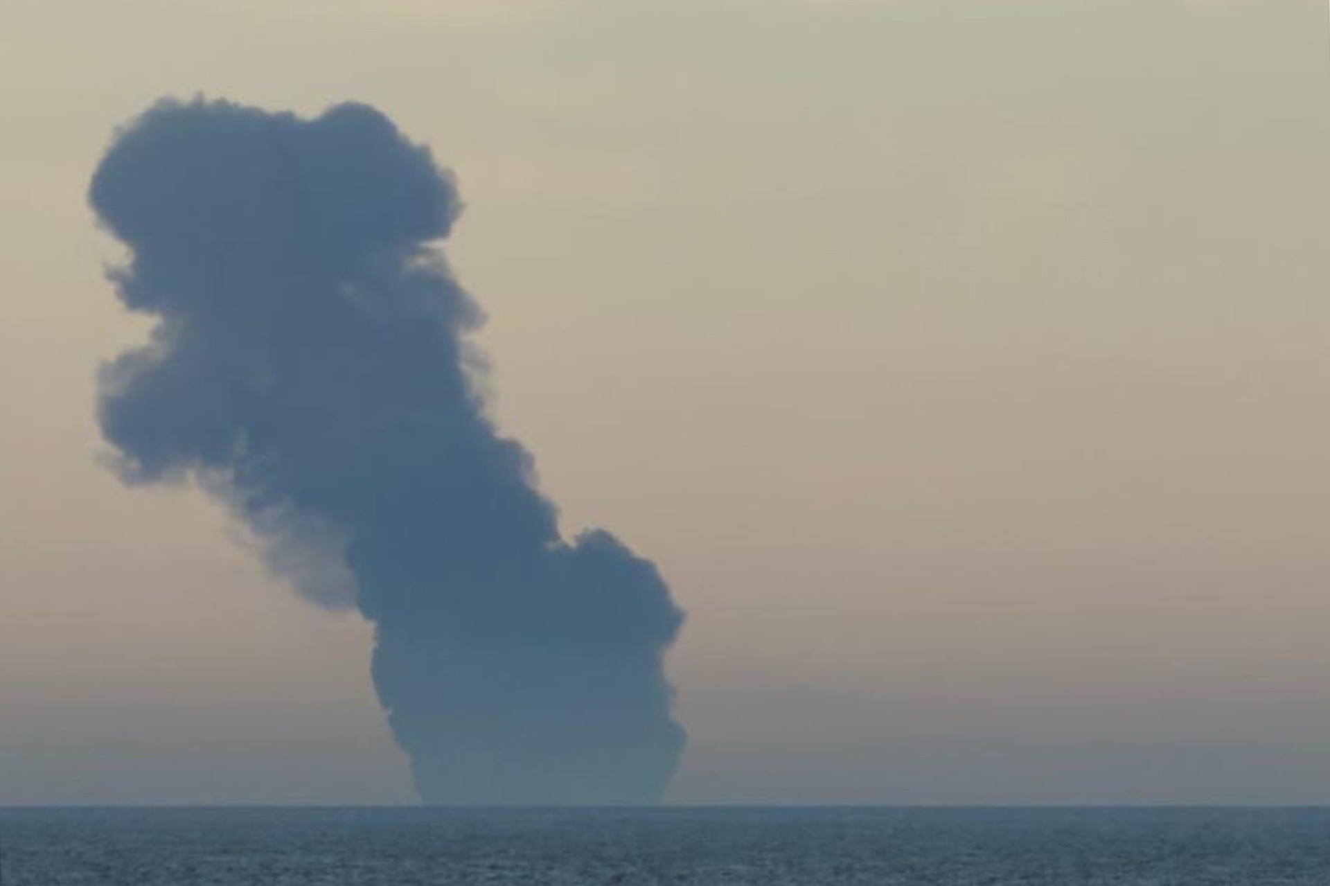 Танкер горит в Черном море из-за «внешнего воздействия»