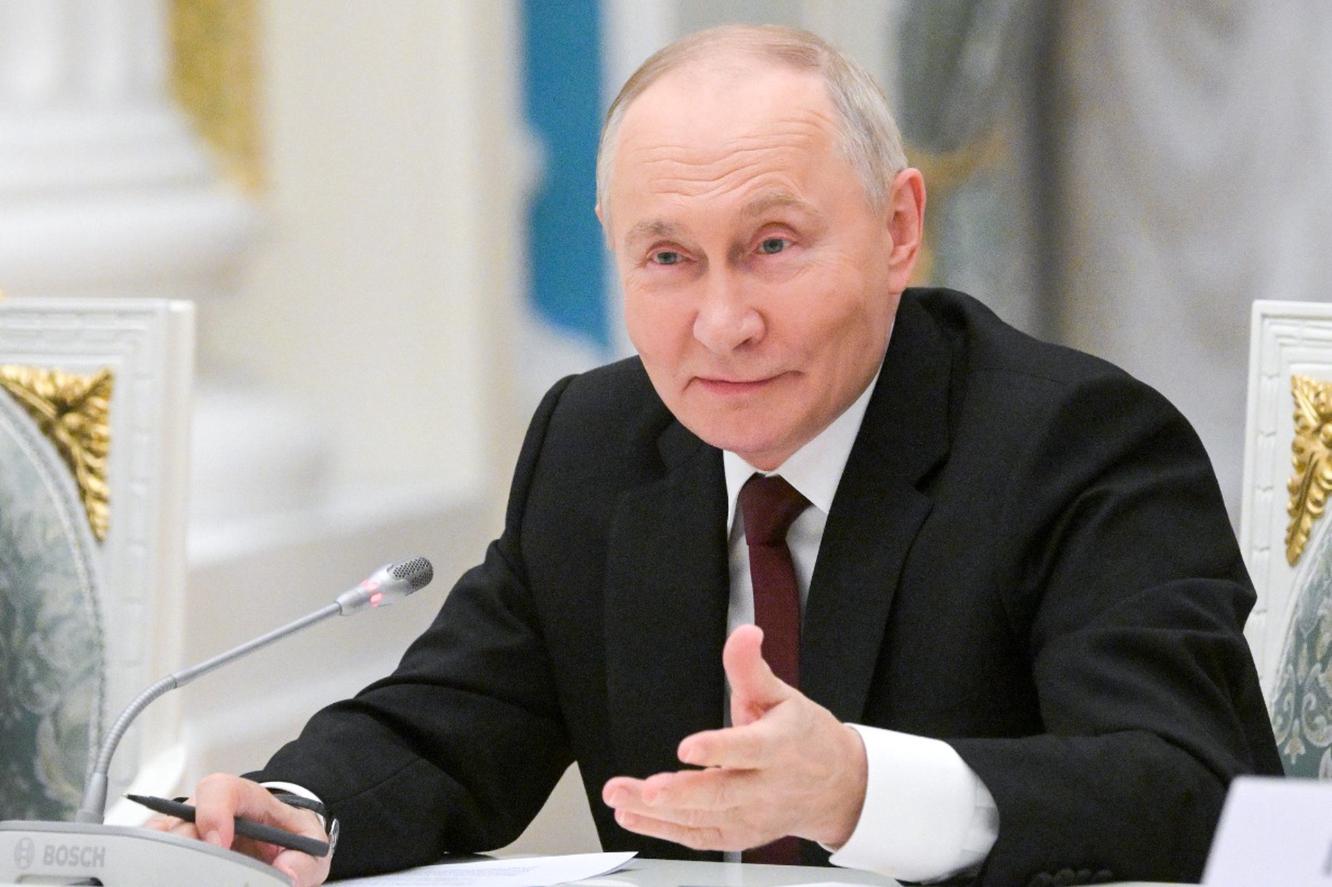 «Иди налево»: Путин пошутил о традициях в Киргизии