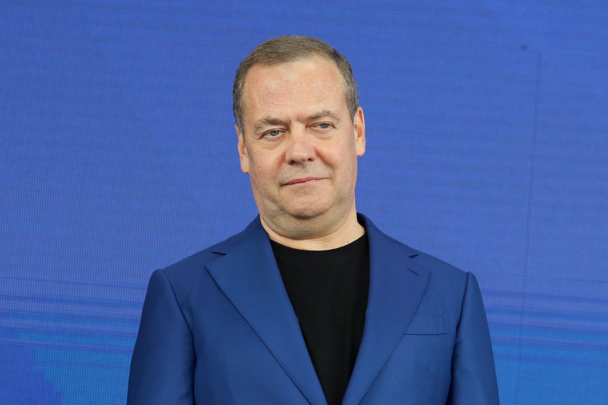 Названа причина перехода Медведева на тюремный жаргон в разговоре с Европой
