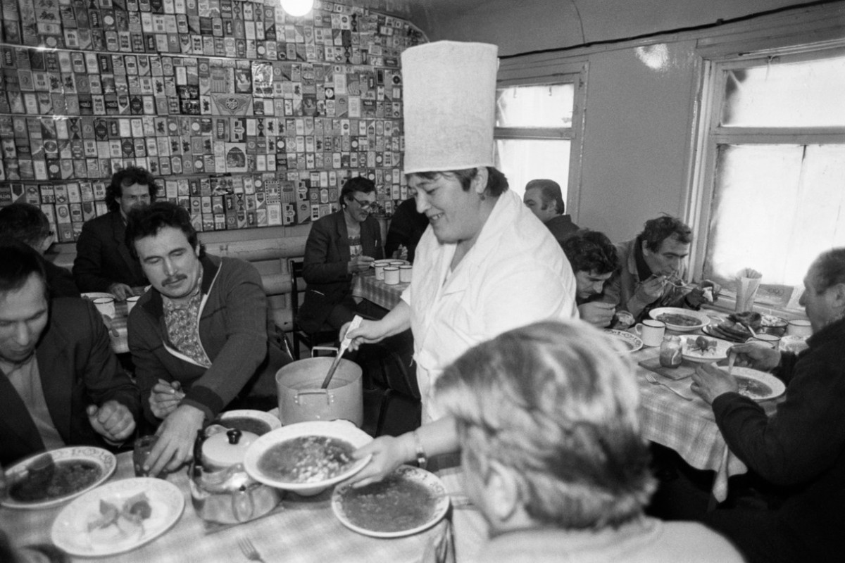 Возвращение вкусов из детства: почему еда из советских столовых вновь на пике популярности