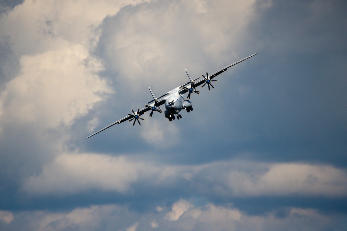 Авиаэксперт назвал одну из возможных причин, почему Ан-22 мог распасться в воздухе при падении