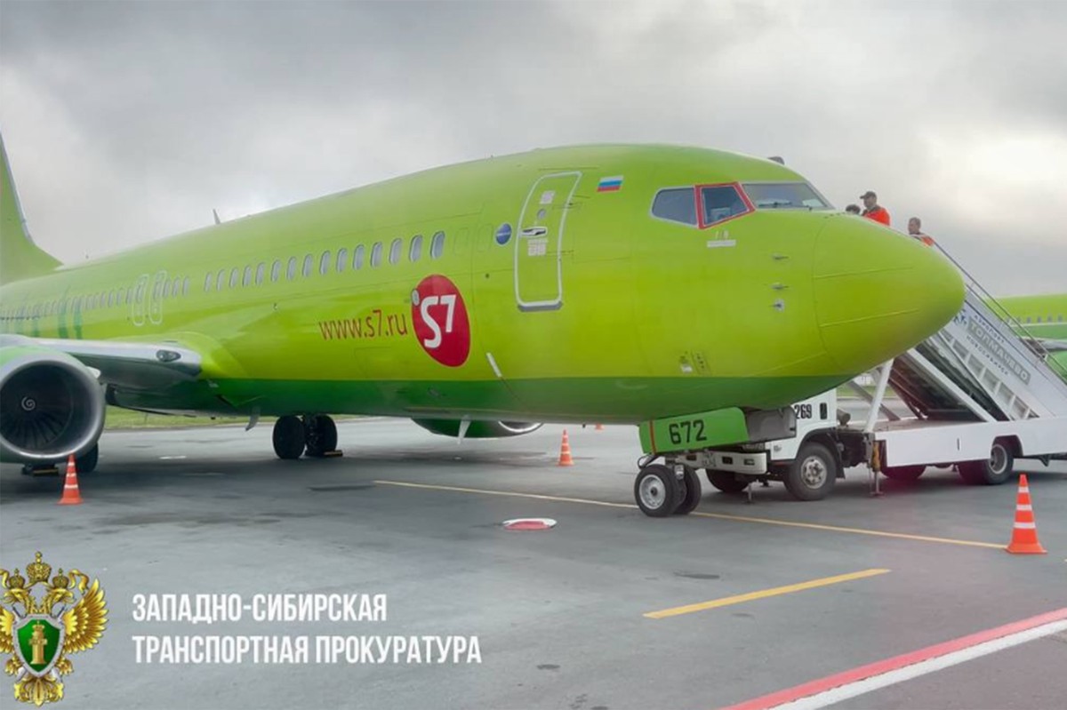 В Красноярске экстренно сел пассажирский самолет