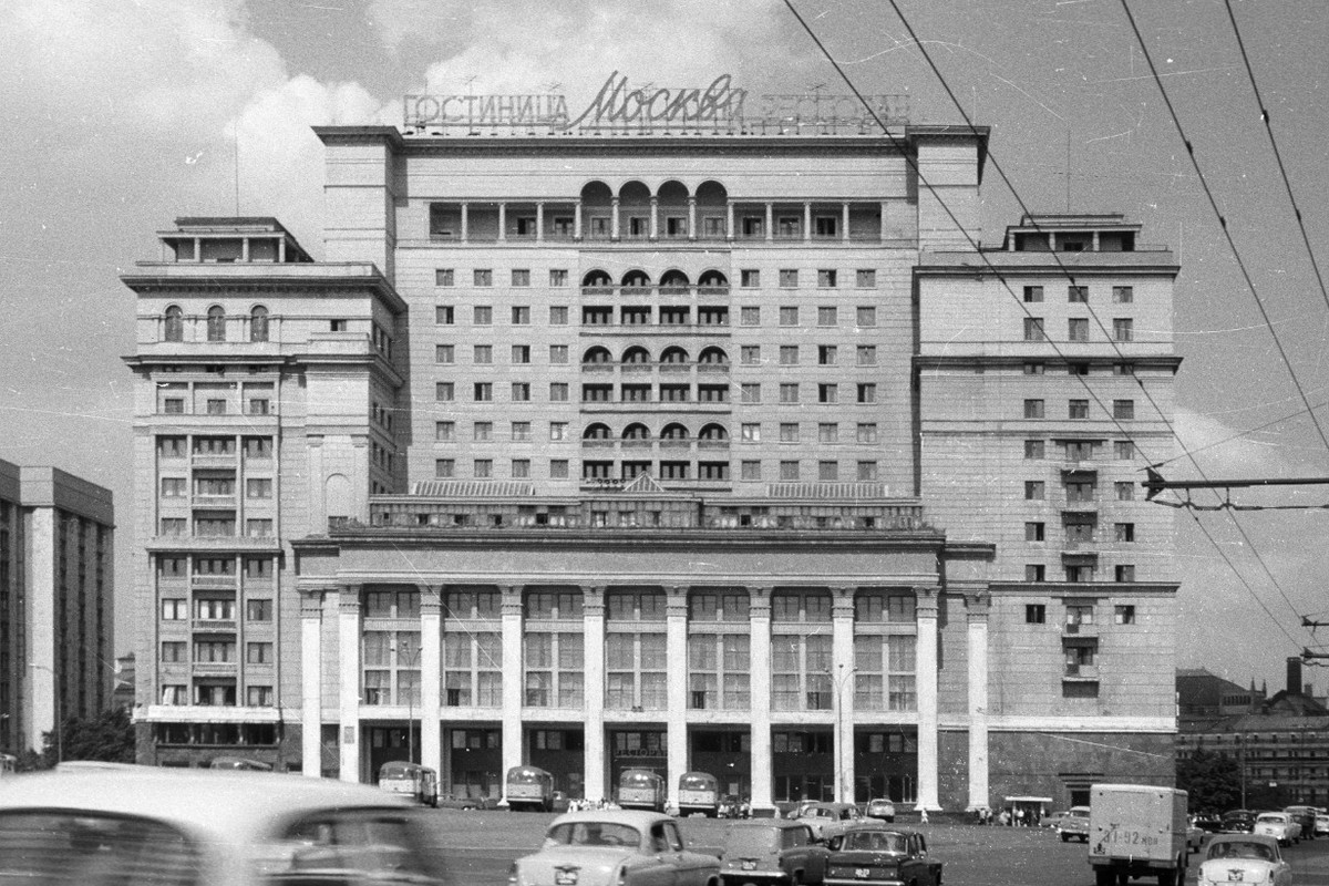 Гостиница «Москва»: девять десятилетий на страницах истории