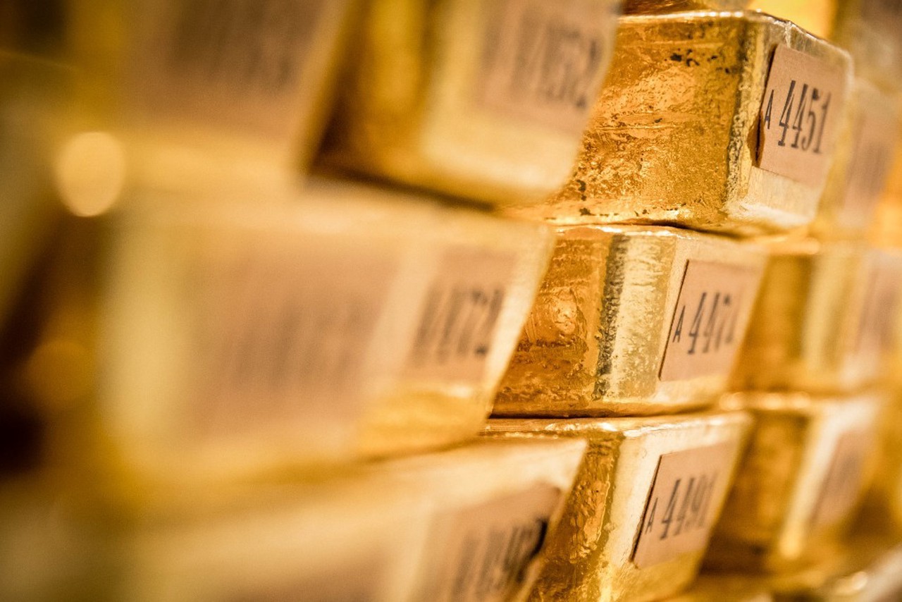 Запрет на вывоз золота, расширение «Честного знака», индексация пенсий: какие законы вступят в силу в мае 2026 года