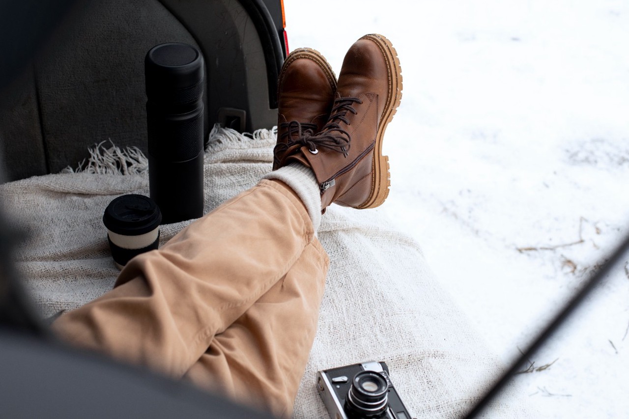 Мужской гардероб на февраль-2026: универсальный стиль для офиса и уикенда