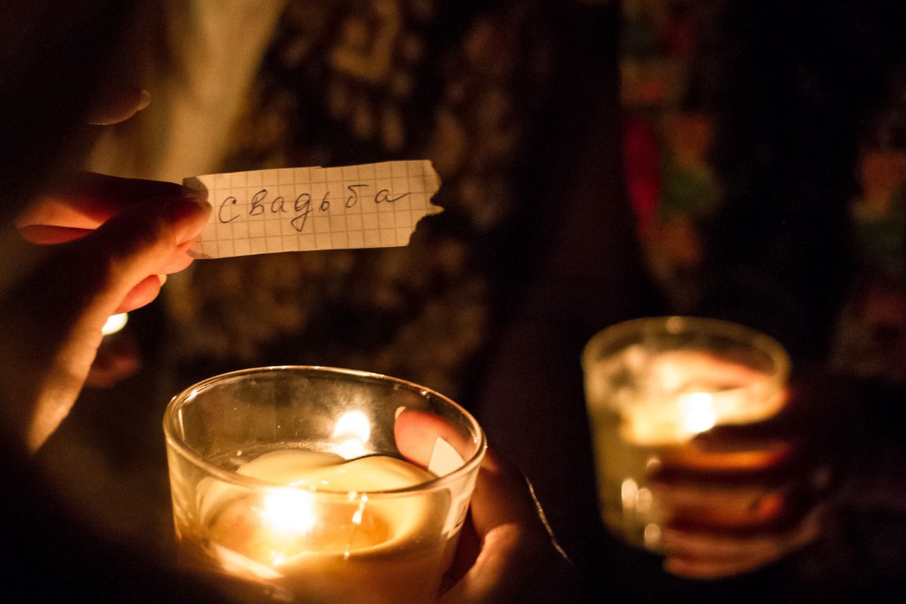 Гадаем на суженого-ряженого: самые простые способы узнать о замужестве в 2026 году