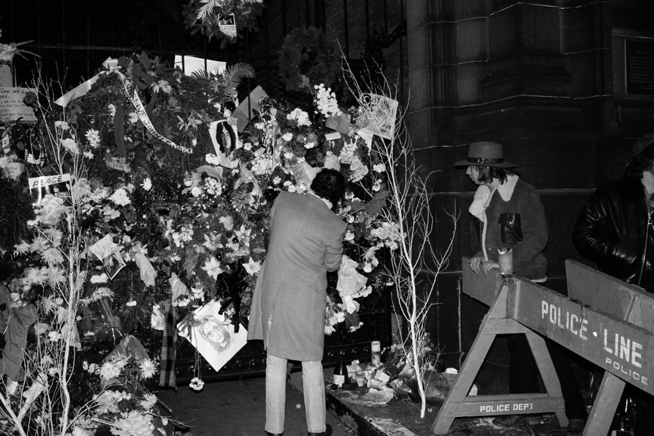 «Представьте, что нет рая»: 45 лет назад был застрелен Джон Леннон