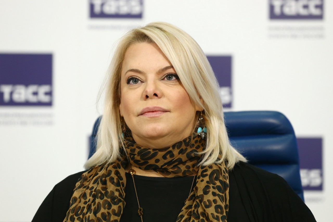 Беглая ночь: как звезды балансируют в Новый год между семьей и работой