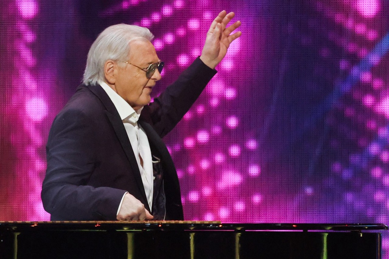 Беглая ночь: как звезды балансируют в Новый год между семьей и работой