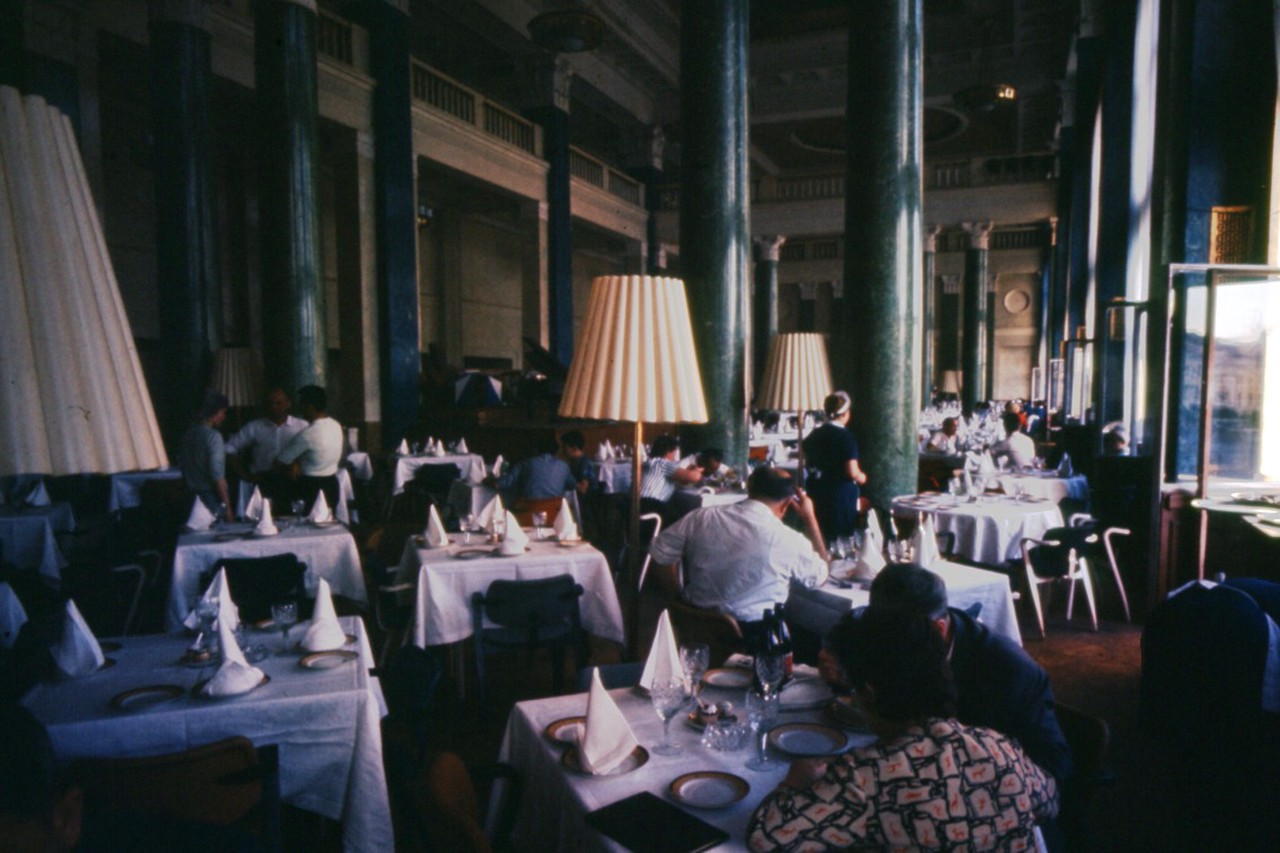 Гостиница «Москва»: девять десятилетий на страницах истории